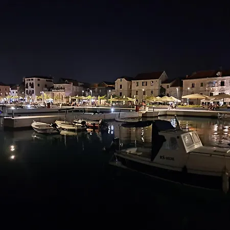 Aurora * Kaštela
