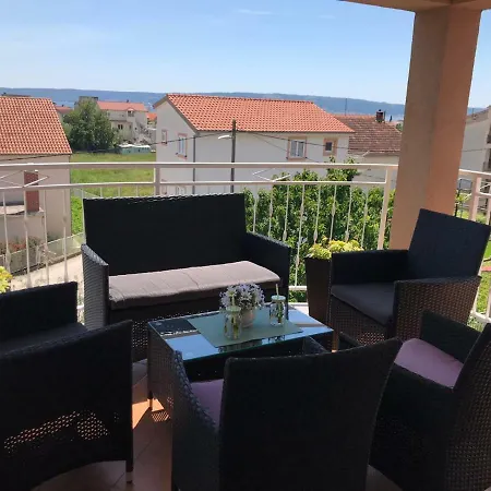 Aurora Apartman *